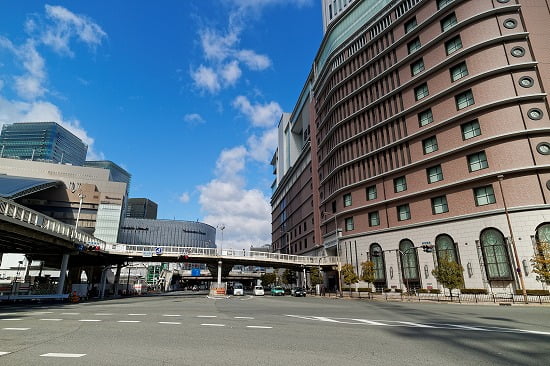 梅田の阪神交差点